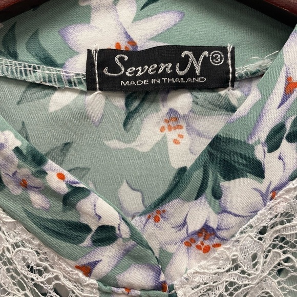 ✨ 4 for $30 ✨ Seven N Sage Green Color Floral Cropped Button-Up Top Size S - Picture 2 of 4
